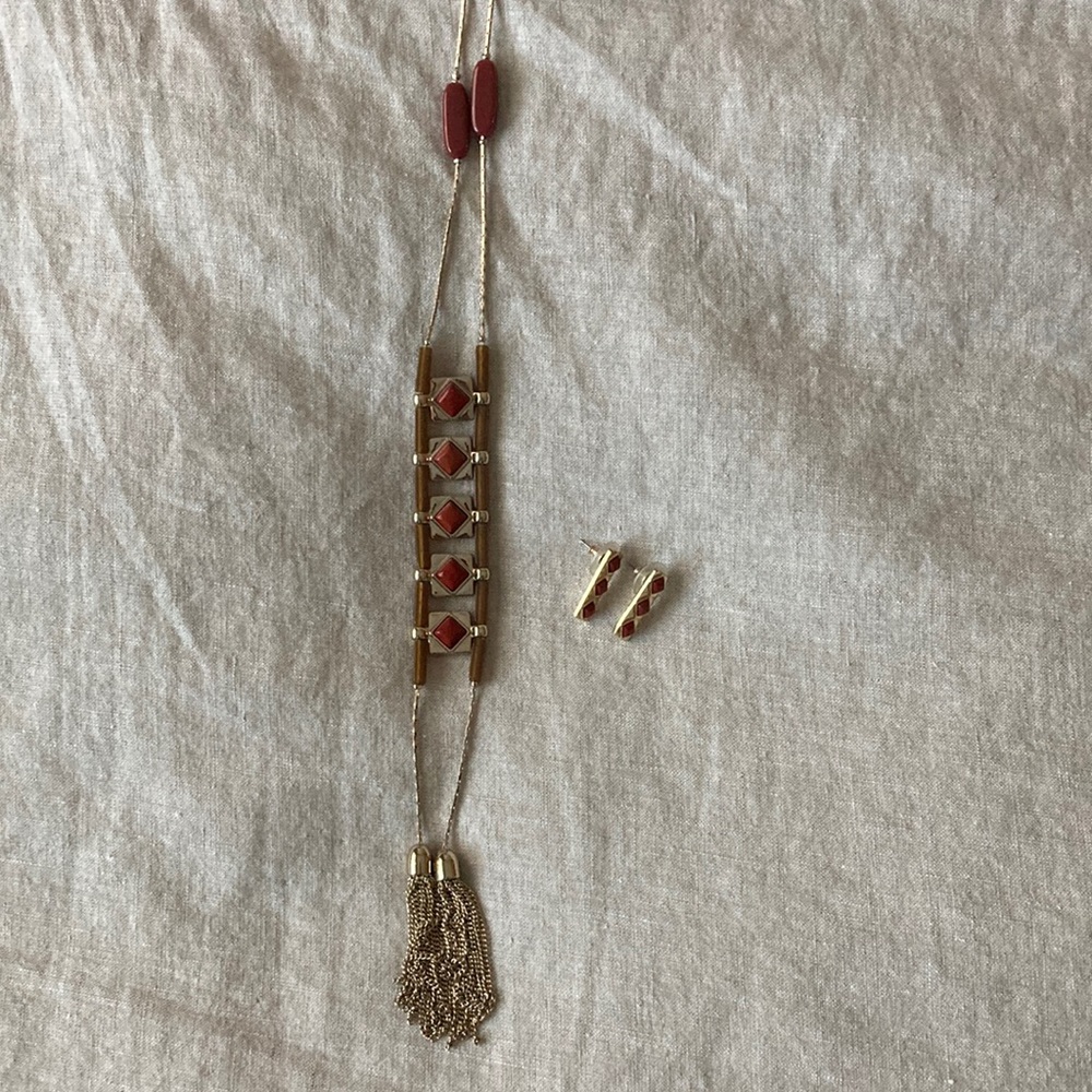 WHBM Elegant Necklace w/ matching earrings